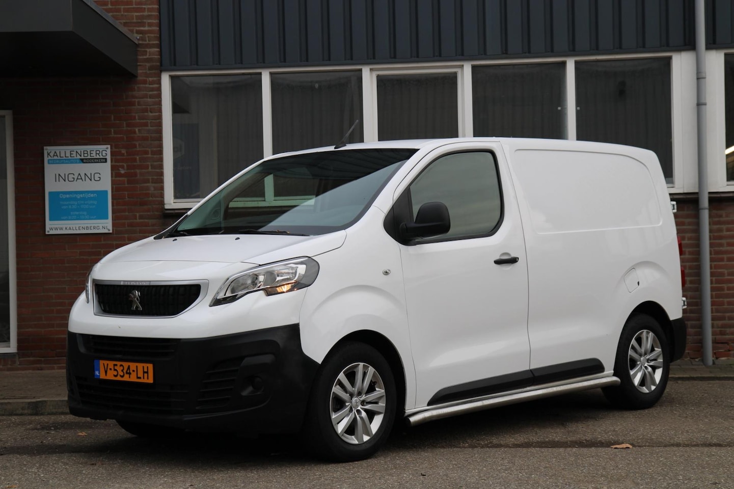 Peugeot Expert - 226C 1.6 BlueHDI 95PK Premium / Trekhaak / Navi / Cruise - AutoWereld.nl