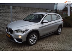 BMW X1 - S-Drive18i Executive Edition Autom Leder Stoelverw Navi Clima Cruise LED Kopl Botswaarschu