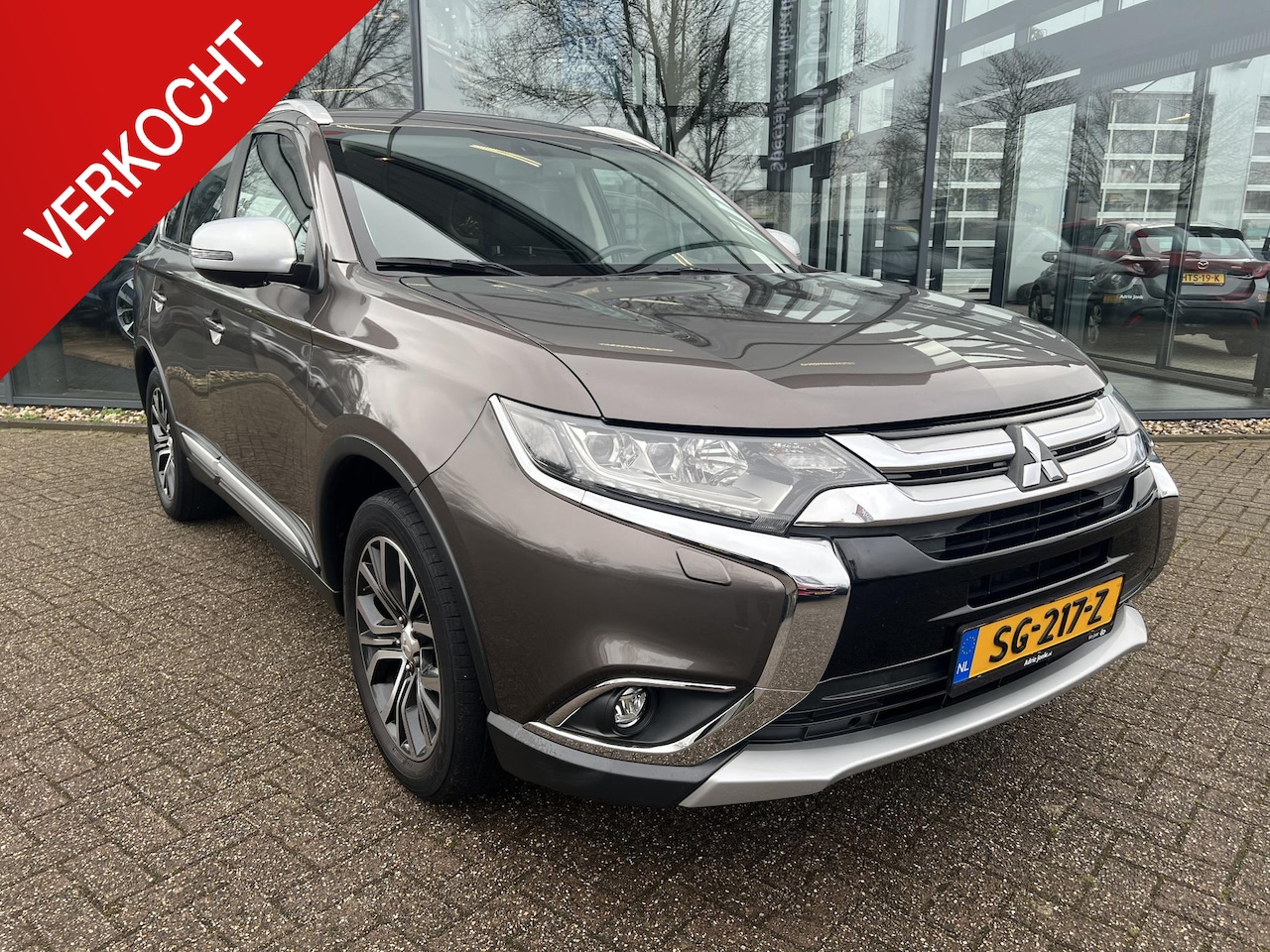 Mitsubishi Outlander - 2.0 Instyle | AUTOMAAT | TREKHAAK | 7 PERS | 1E EIGENAAR | LEDER | 360 CAMERA | VOORRUIT + - AutoWereld.nl