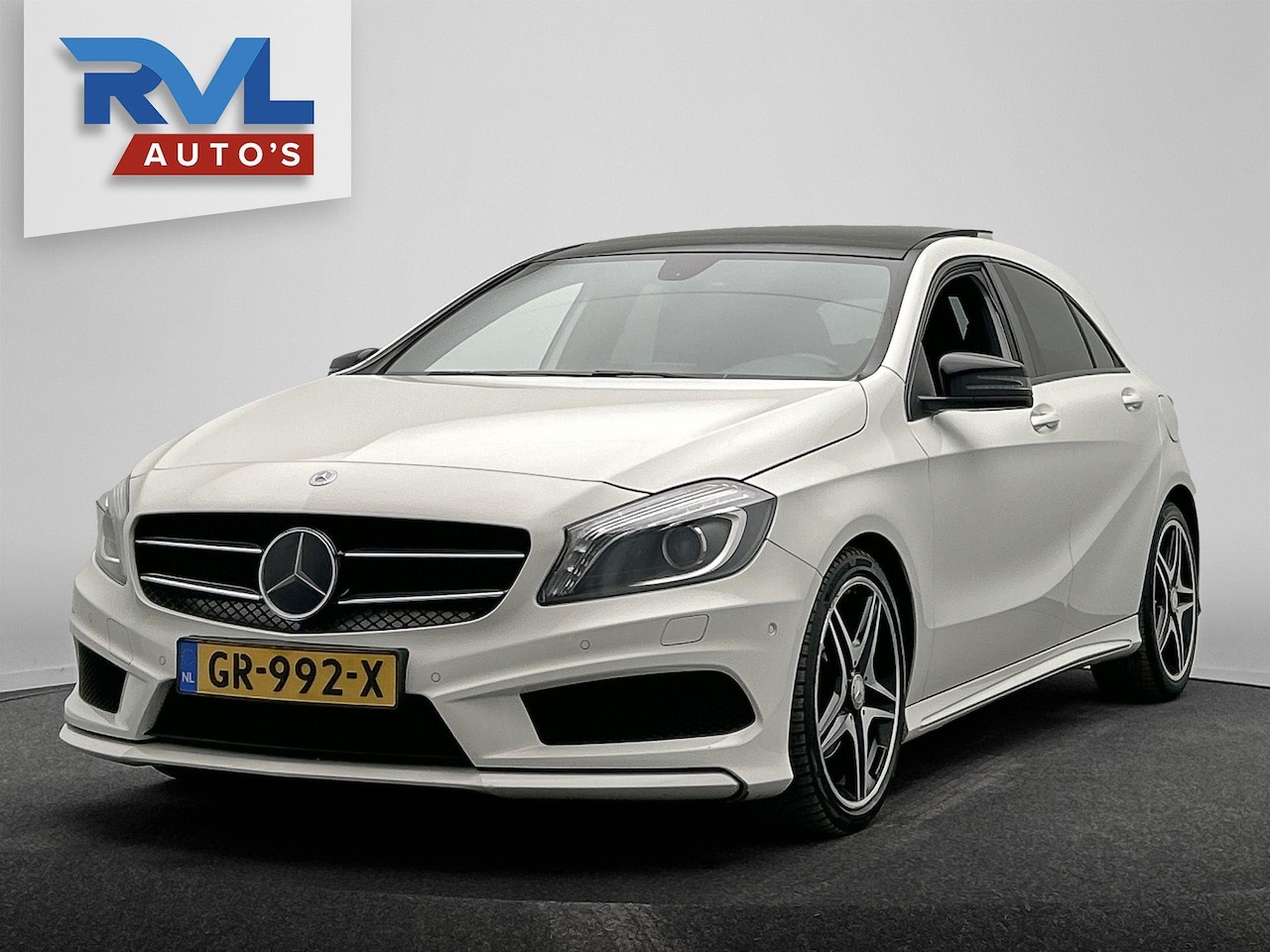 Mercedes-Benz A-klasse - 180 Prestige * Origineel Nederlands * Navigatie Sportstoelen Leder/Alcantara Panorama-dak - AutoWereld.nl