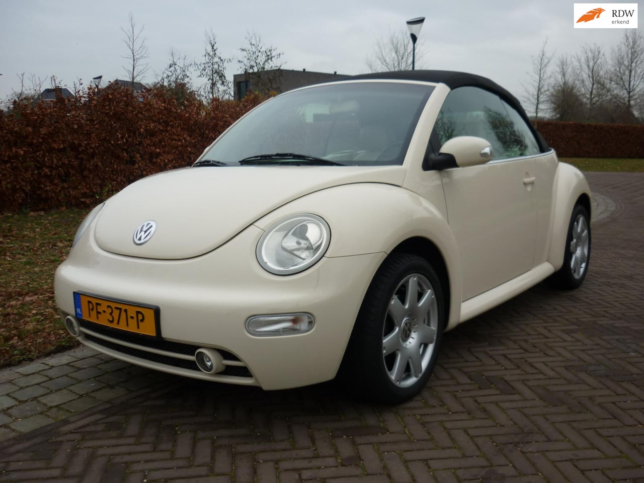 Volkswagen New Beetle Cabriolet - 1.8-5V Turbo Highline 1.8-5V Turbo Highline,airco,leder,elektr.kap,enz. - AutoWereld.nl