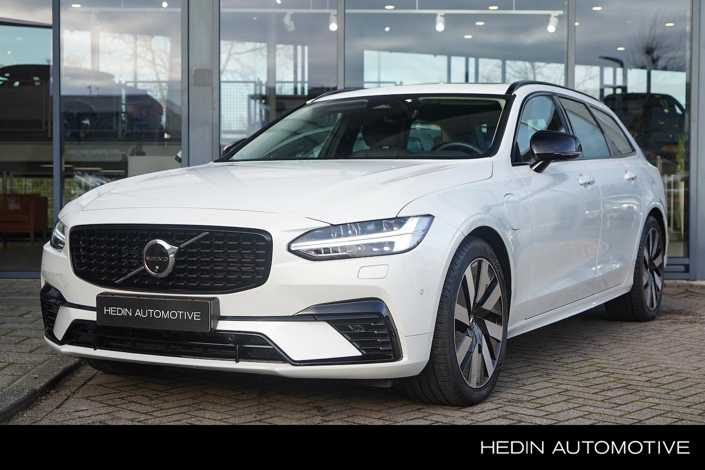 Volvo V90 - 2.0 T8 Plug-in hybrid AWD Ultra Dark | Panorama Dak | Elek. Stoelen + Geheugen | Adaptieve - AutoWereld.nl