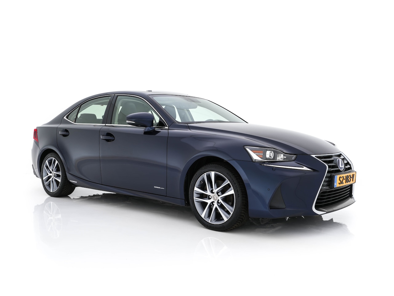 Lexus IS - 300h Hybrid Business Line Aut. *PANO | LEATHER-MICROFIBRE | FULL-LED | NAVI-FULLMAP | HEAT - AutoWereld.nl