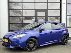 Ford Focus - 2.0 EcoBoost ST-3 250Pk+ / Recaro / LED / LUXE