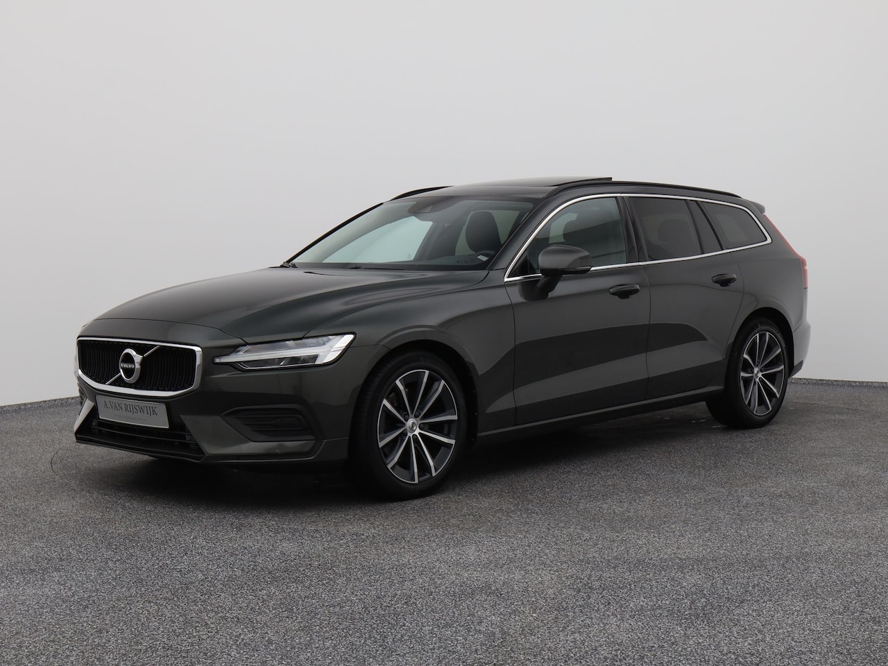 Volvo V60 - 2.0 B3 Momentum | PANO | CAMERA | STOELVERWARMING - AutoWereld.nl