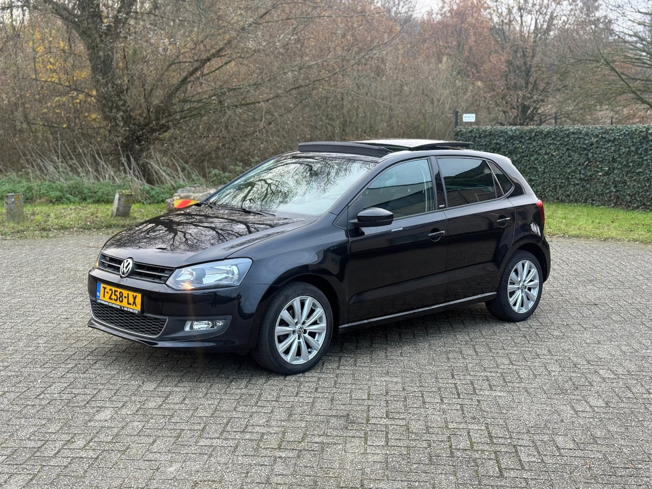 Volkswagen Polo - 1.2 TSI Highline DSG I AUTOMAAT I PDC I CLIMA I STOELVERW - AutoWereld.nl