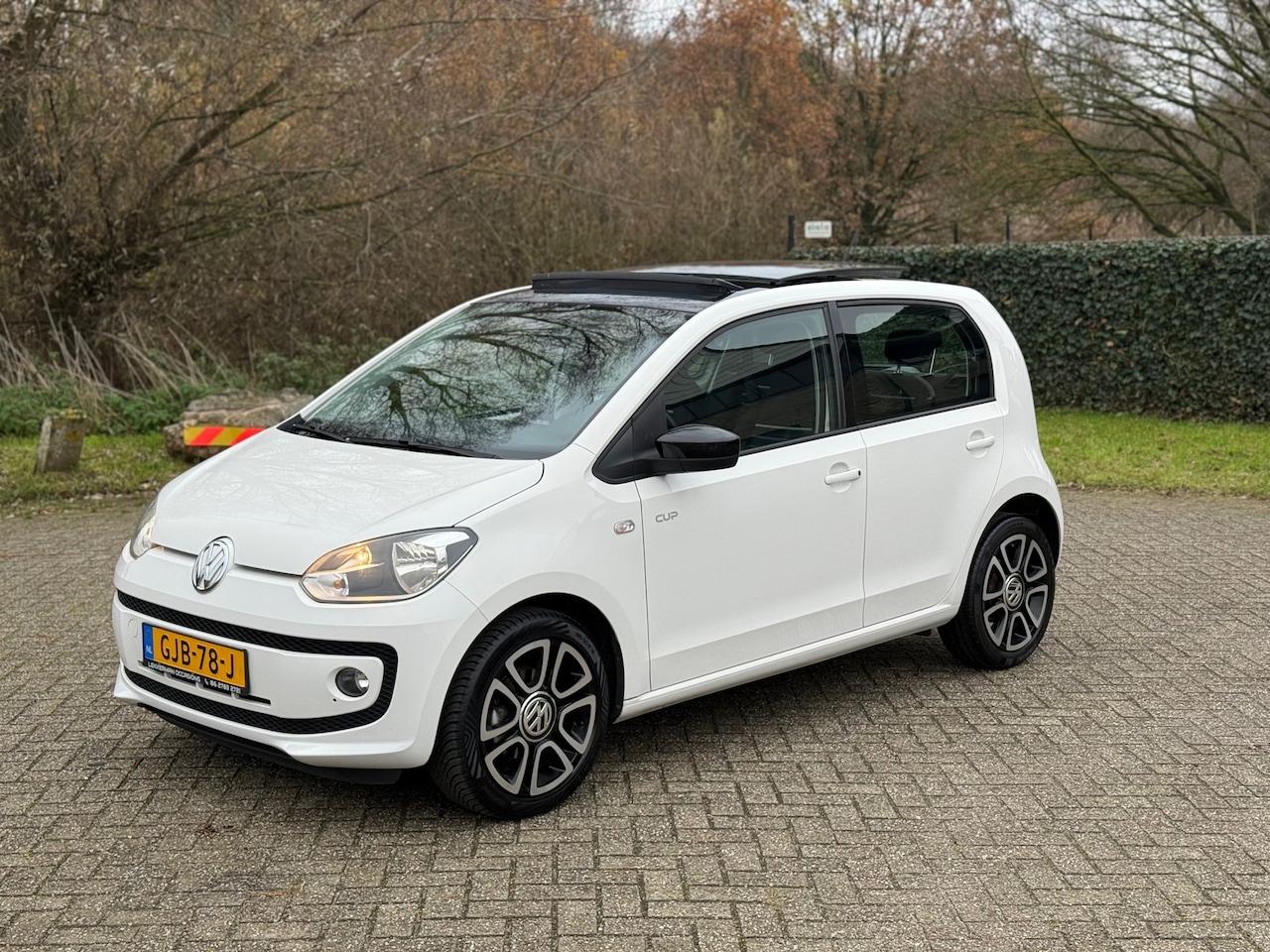 Volkswagen Up! - 1.0 groove up! BlueMotion PANO I NETTE AUTO I SPORTIEF - AutoWereld.nl