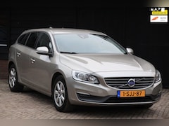 Volvo V60 - 1.6 T3 Kinetic Navigatie/Parkeersensor/Trekhaak