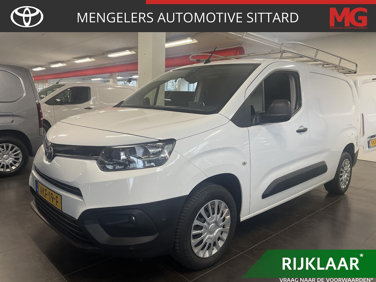 Toyota ProAce City - 1.5 D-4D Professional Long | Blindspot | Apple | Navi | Trekhaak | RVS imperiaal - AutoWereld.nl