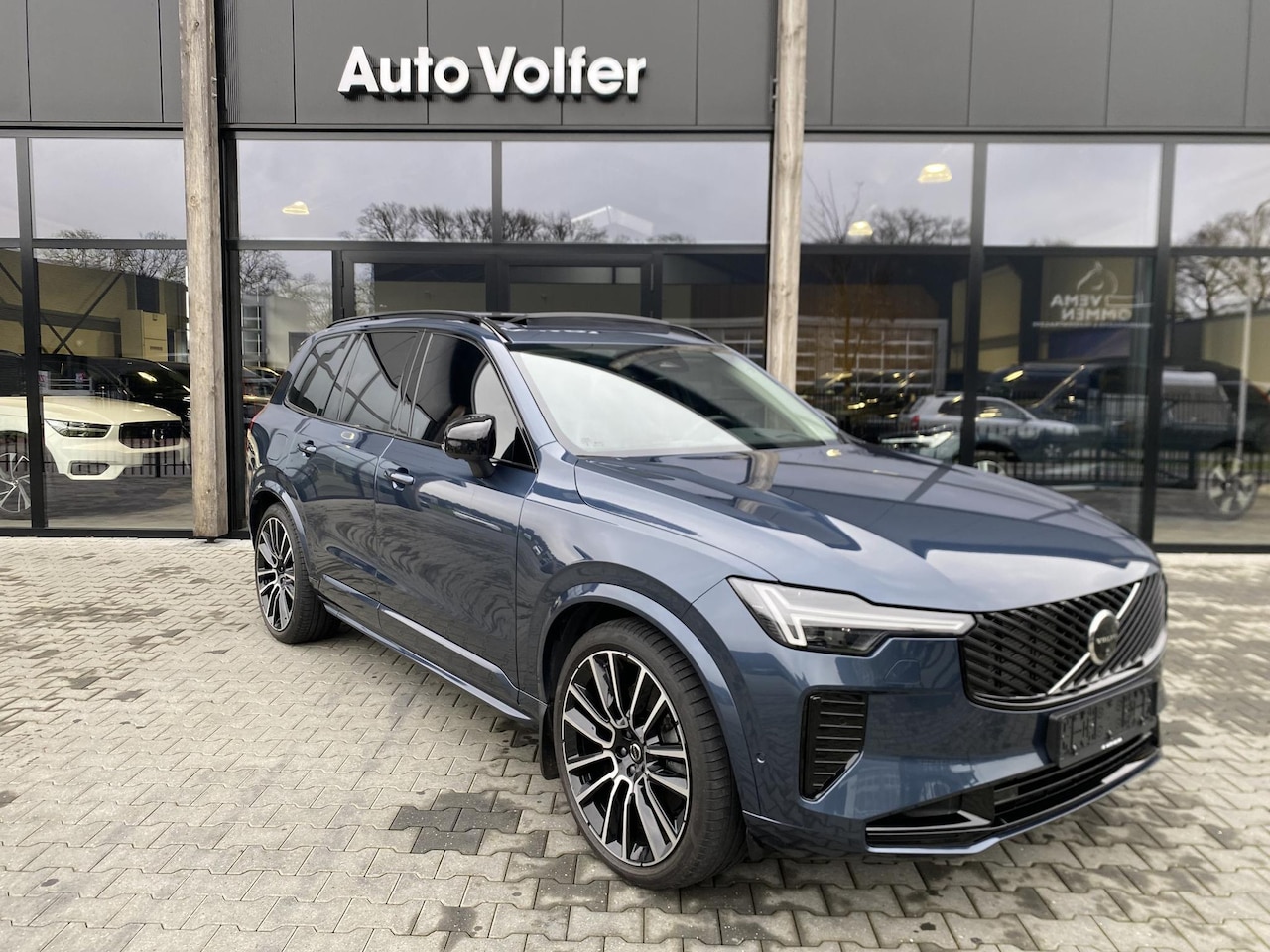 Volvo XC90 - 2.0 T8 Plug-in hybrid AWD Ultra Dark Luchtvering|B&W|Pano| - AutoWereld.nl