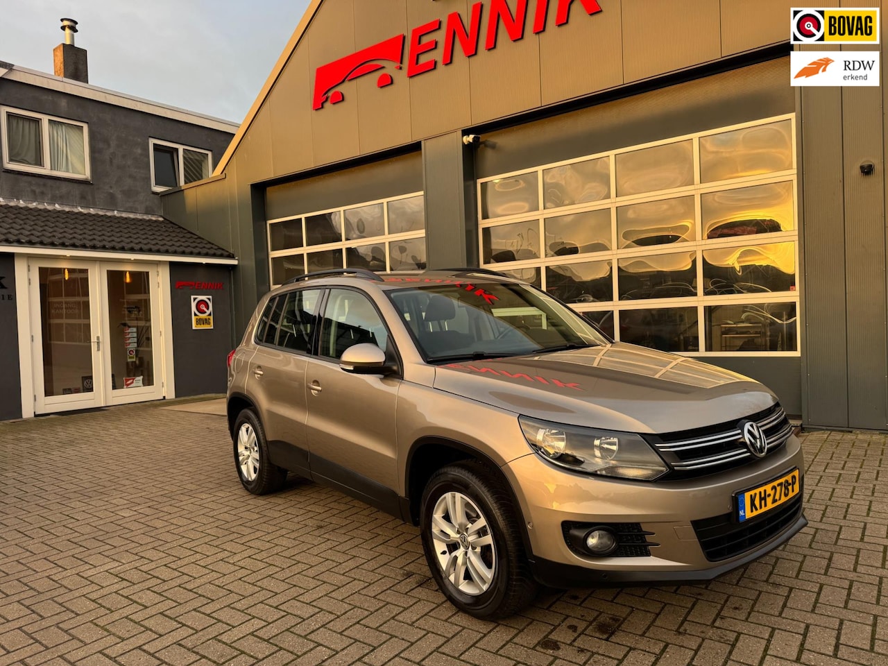 Volkswagen Tiguan - 1.4 TSI Comfortline / Camera / Cruise / Trekhaak . - AutoWereld.nl