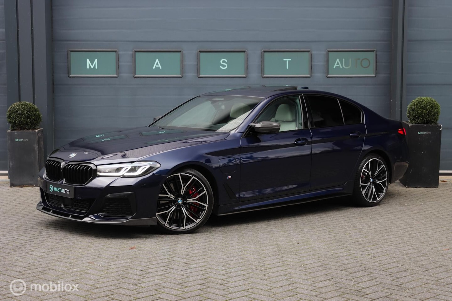 BMW 5-serie - 545e M-Performance|Individual|Massage|B&W|Laser| - AutoWereld.nl