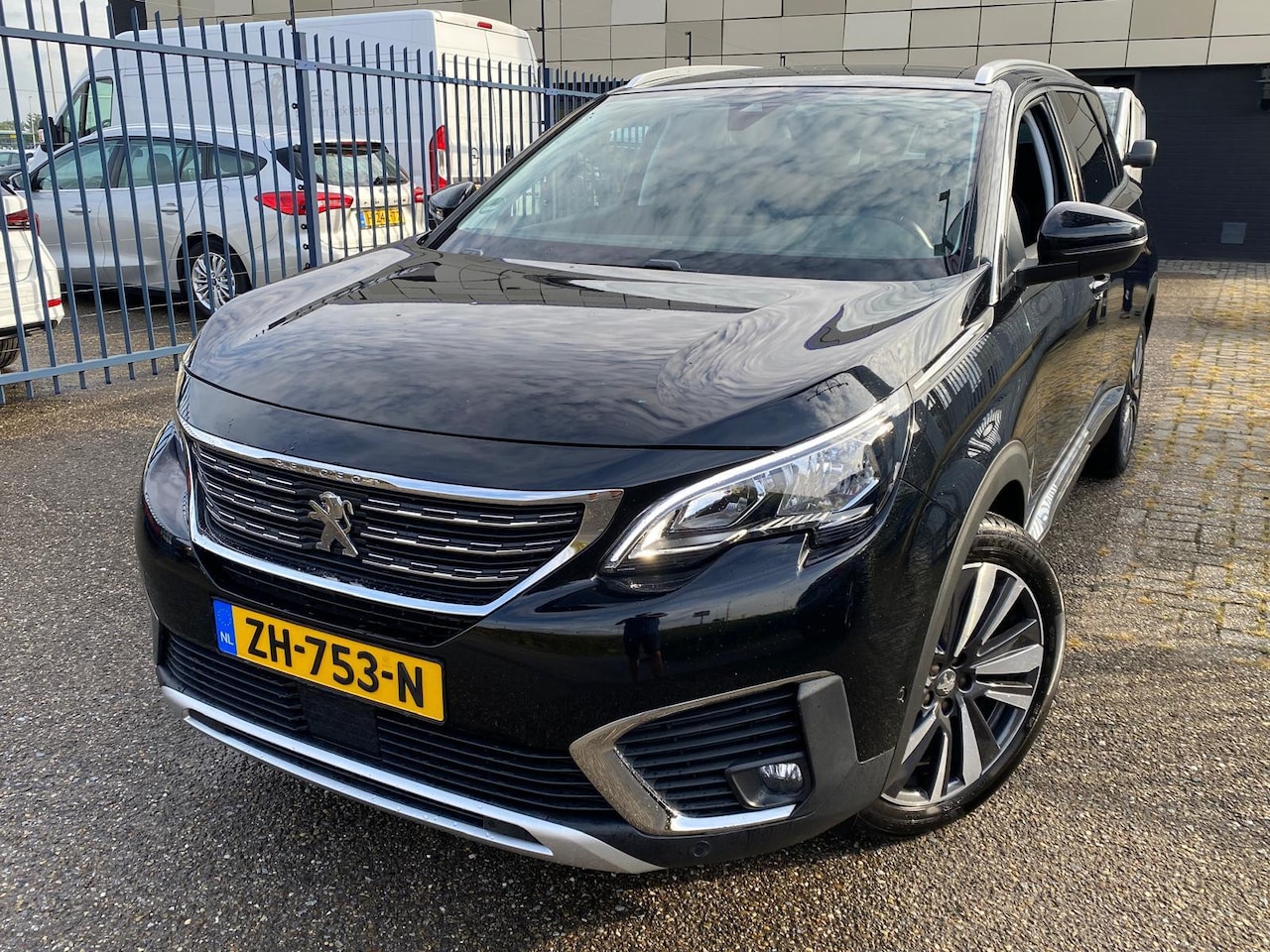 Peugeot 5008 - 1.2 PureTech Allure 7P 1/2 ZW LEER ECC NAVI CHROOM MULTI-STUUR LMV - AutoWereld.nl