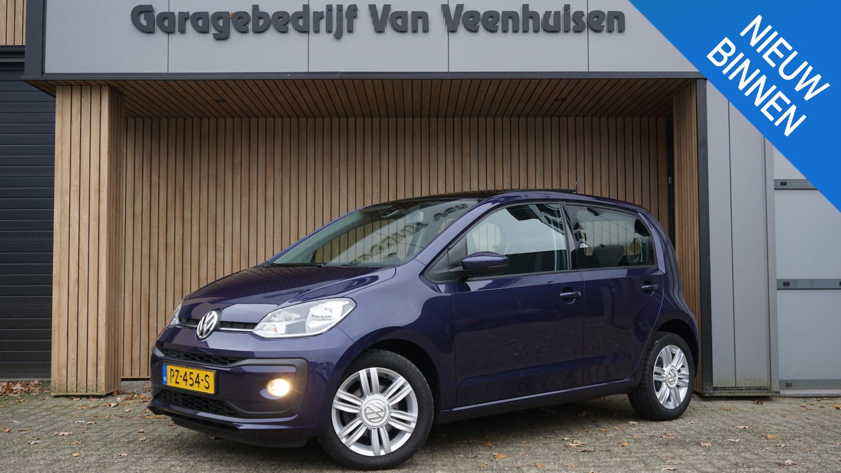 Volkswagen Up! - 1.0 75pk Automaat 5Drs High up! Pano.Dak Clima Stoelverwarming 15inch LM *NL auto* 68196km - AutoWereld.nl