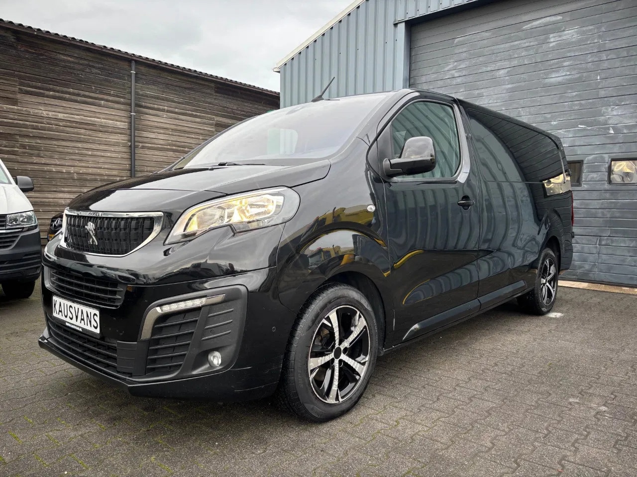 Peugeot Expert - 2.0 BLueHDI 177 PK Long Automaat Airco Navigatie - AutoWereld.nl