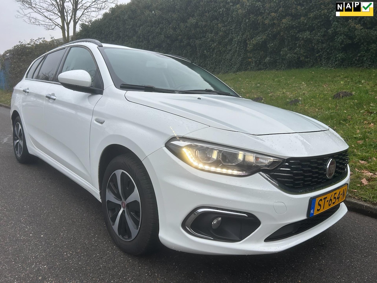 Fiat Tipo Stationwagon - 1.6 MultiJet 16v Business Lusso 1.6 MultiJet 16v Business Lusso - AutoWereld.nl