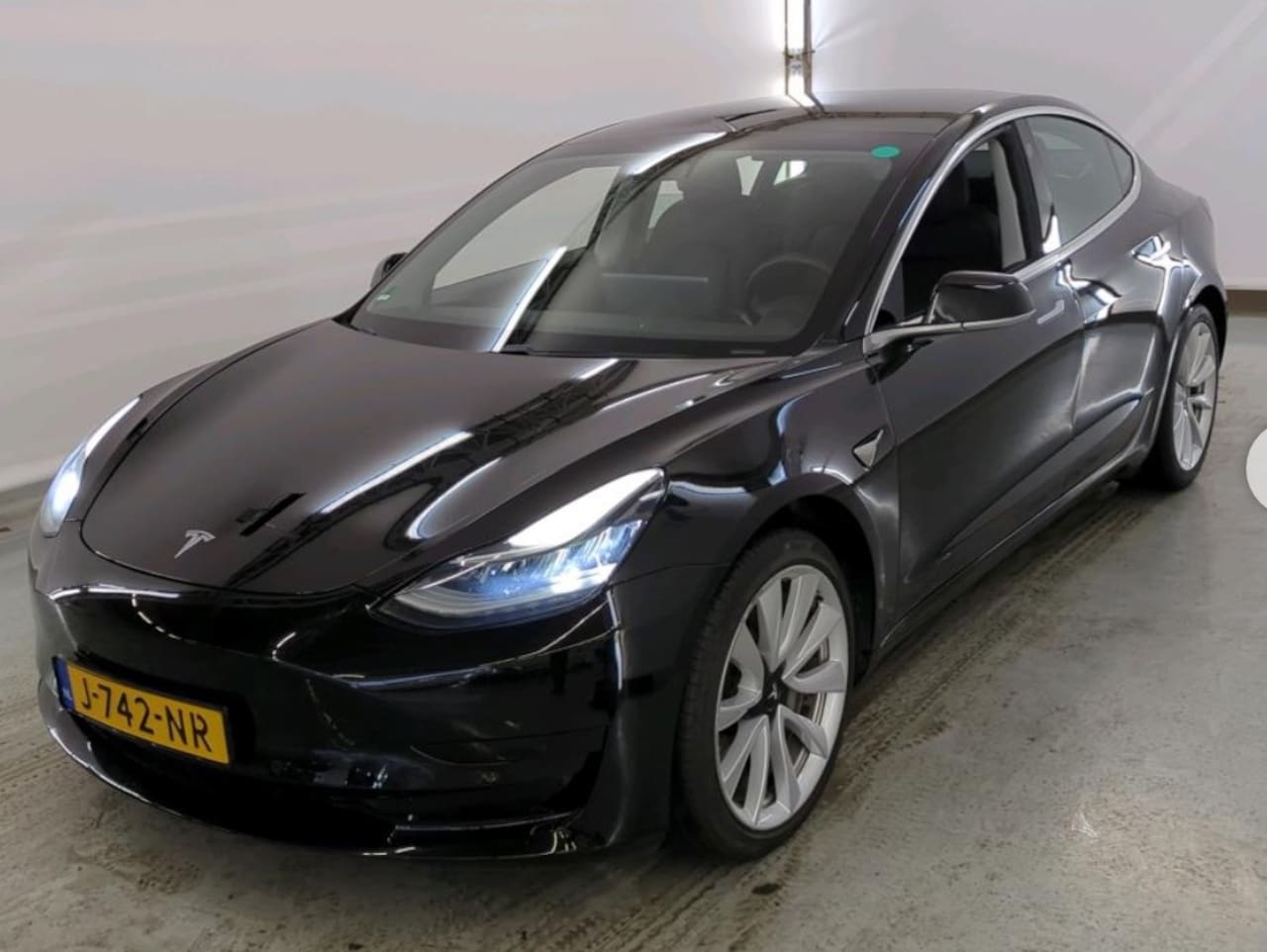 Tesla Model 3 - Standard RWD Plus 60 kWh 90% SOH Autopilot 19 Inch - AutoWereld.nl