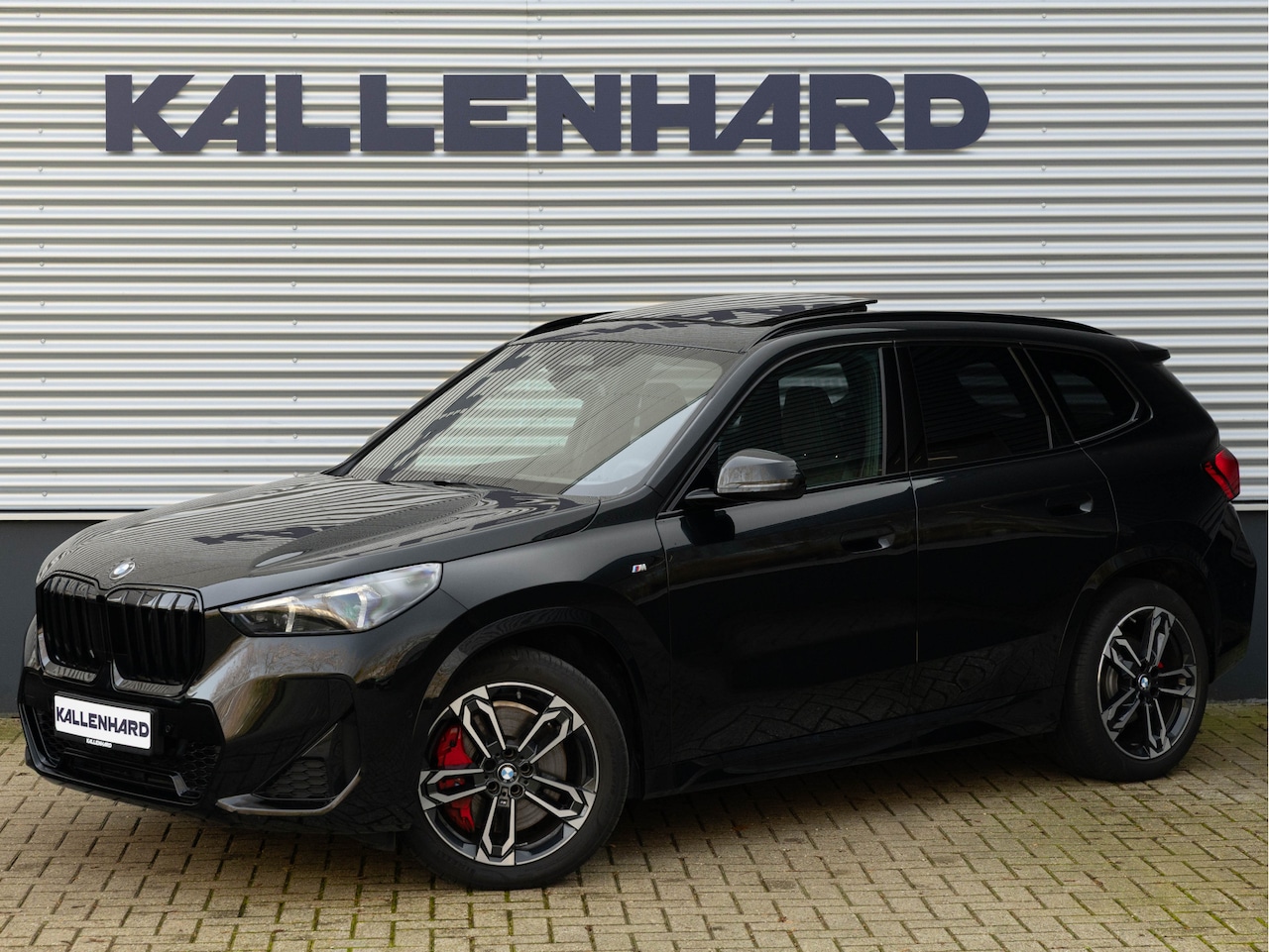 BMW X1 - sDrive18i M-Sport Pro - Pano - Driving Ass Plus - Trekhaak - Harman Kardon - AutoWereld.nl