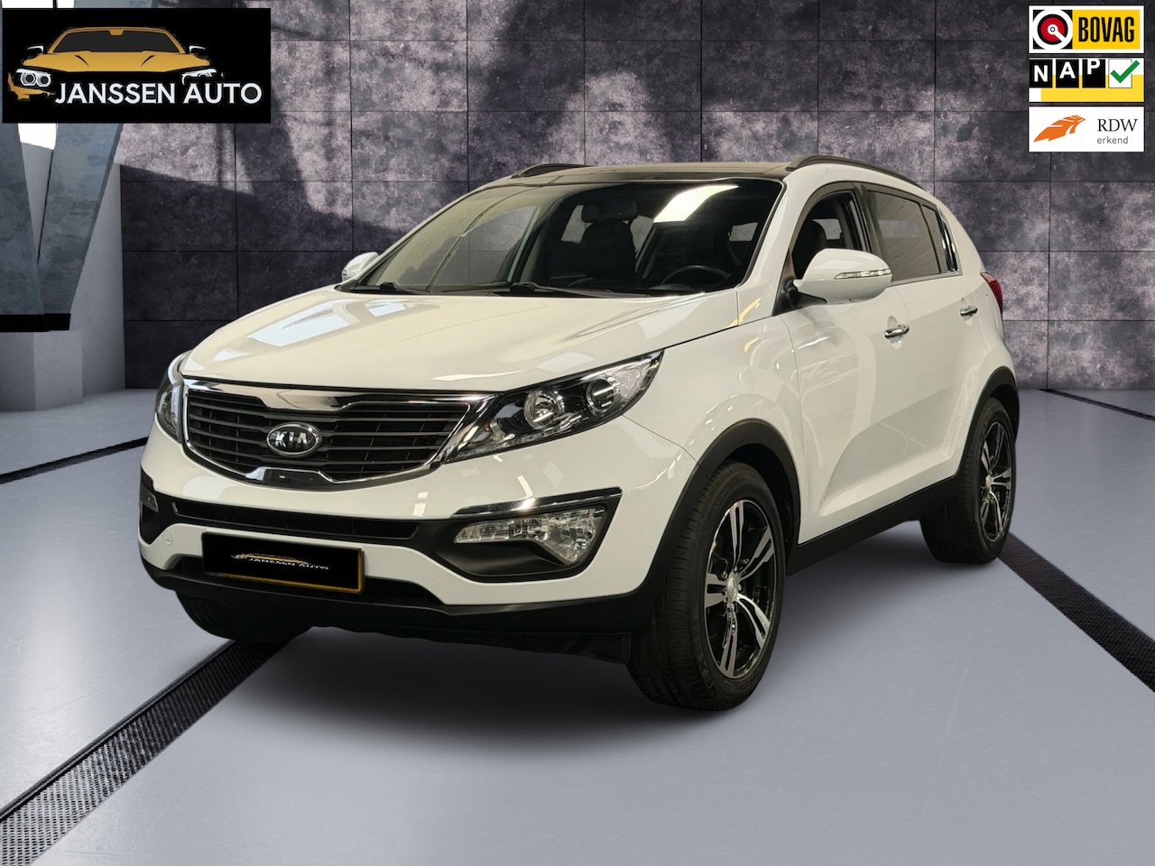 Kia Sportage - 1.6 GDI Plus Pack | Two tone leder | Climate Control | Panorama Dak | PDC | Nette auto - AutoWereld.nl