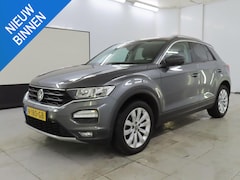 Volkswagen T-Roc - 1.5 TSI STYLE BUSINESS I AUTOMAAT I TREKHAAK I P-CAMERA I STOELVERWARMING