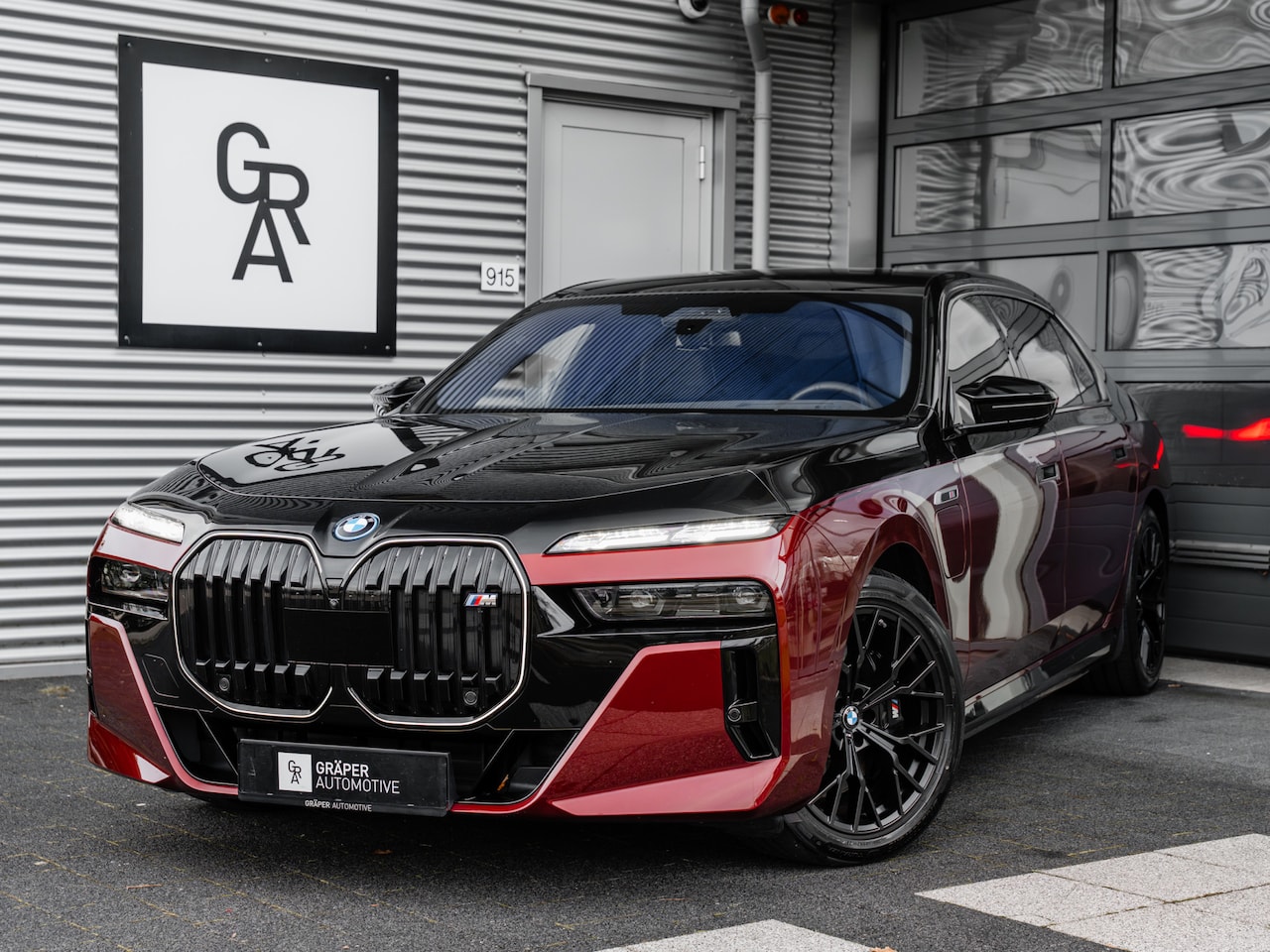 BMW 7-serie - M760e xDrive | Rear Seat Entertainment l Bowers & Wilkins | Sky Lounge | Two tone - AutoWereld.nl