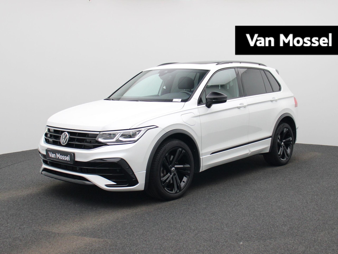Volkswagen Tiguan - 1.4 TSI eHybrid R-Line | 245 PK | SoH 95% | Automaat | Plug-In | Panorama Dak | Volledig D - AutoWereld.nl