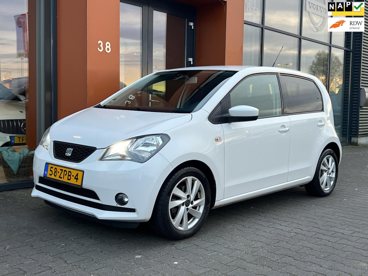 SEAT Mii - 1.0 Style Sport|Isofix|Airco|Led dagrijlampen|NAP - AutoWereld.nl