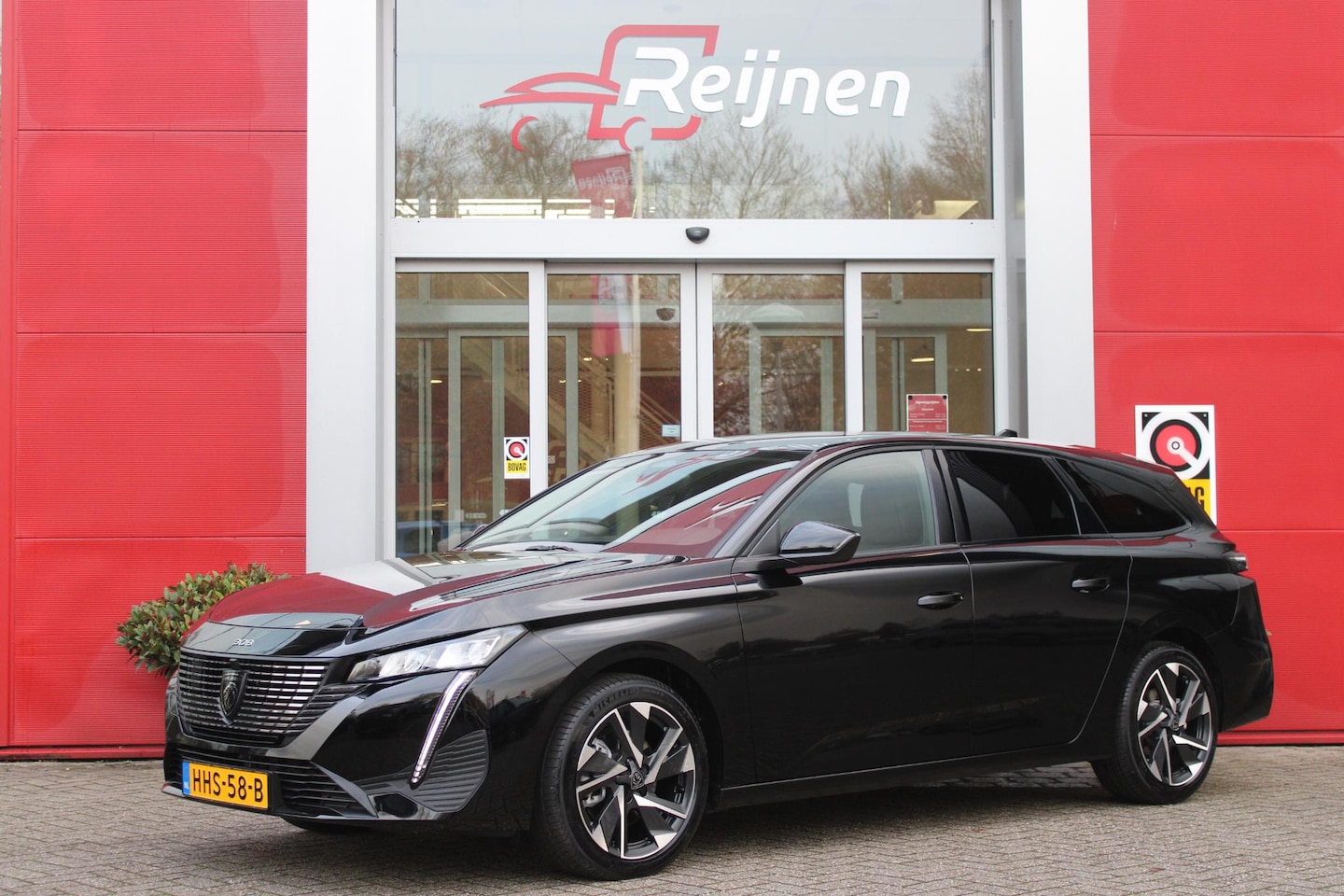 Peugeot 308 SW - 1.2 Hybrid 145PK e-DCS6 ALLURE | AGR COMFORT STOELEN | AFNEEMBARE TREKHAAK | KEYLESS ENTRY - AutoWereld.nl