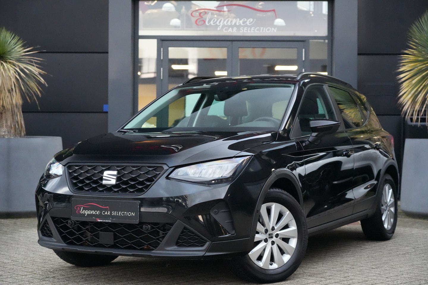 SEAT Arona - 1.0 TSI Style Business Connect 96pk Navigatie/Camera/Trekhaak - AutoWereld.nl
