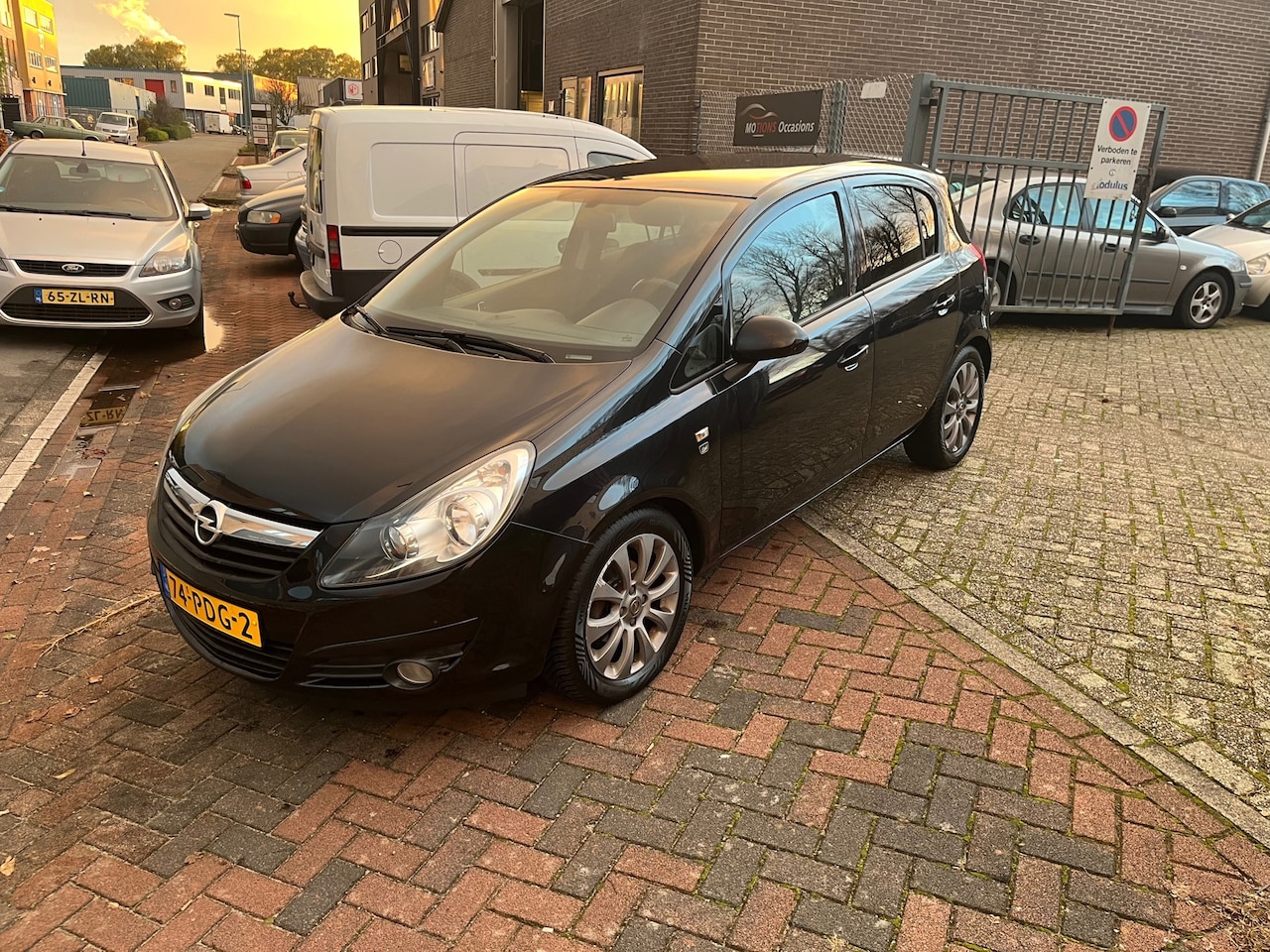 Opel Corsa - 1.4-16V '111' Edition! 174 DKM NAP! Airco! Cruise - AutoWereld.nl