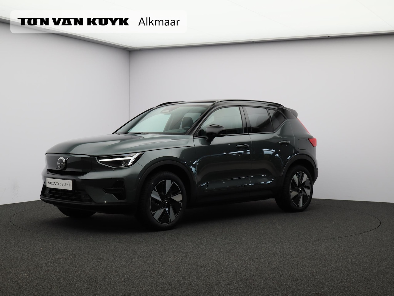 Volvo EX40 - Single Motor Extended Range Ultra 82 kWh / Trekhaak / Nubuck Bekleding / Panoramadak / 360 - AutoWereld.nl