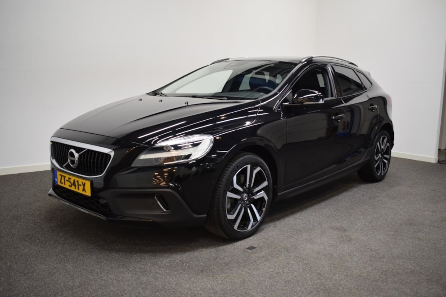 Volvo V40 Cross Country - T3 153pk AUT6 Polar+ Luxury Trekhaak 1500kg/ Harman Kardon/ Camera/ Leer/ Stoelverw./ Panp - AutoWereld.nl