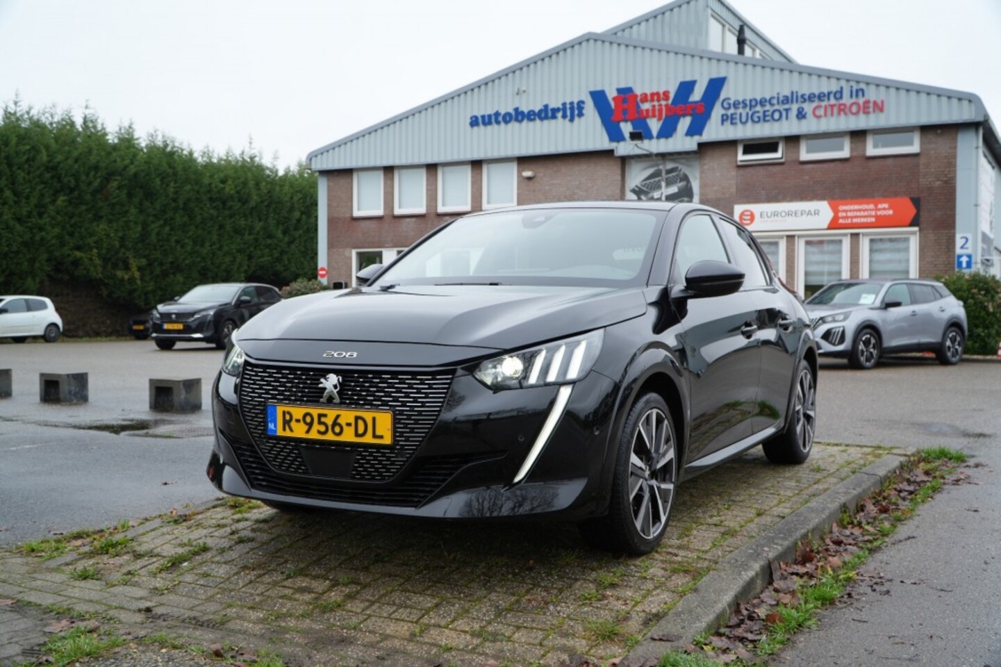 Peugeot 208 - GT 1.2-100pk 5-DEURS  -incl .rijklaar kosten en 12 maanden garantie - AutoWereld.nl
