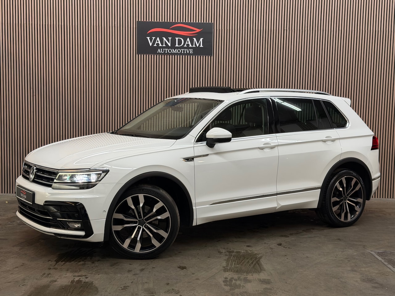 Volkswagen Tiguan - 1.4 TSI 4Motion R-Line DSG 2018 PANO LED VIRTUAL CAMERA - AutoWereld.nl