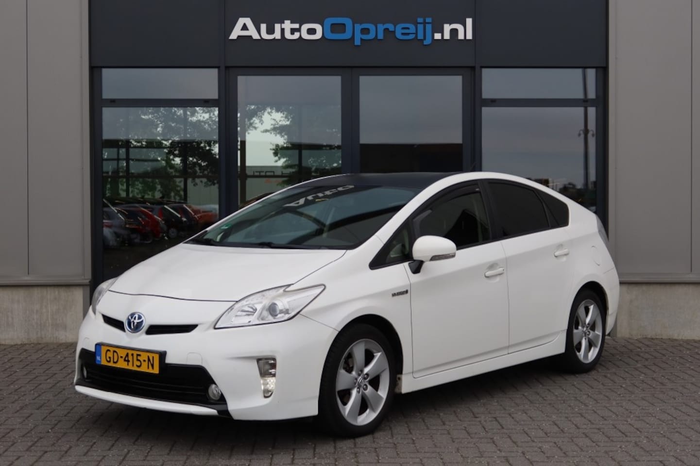 Toyota Prius - 1.8 Comfort 140pk 5drs. Airco, NAVI, Camera, Cruise, Trekhaak / Fietsrek, Dealer onderhoud - AutoWereld.nl