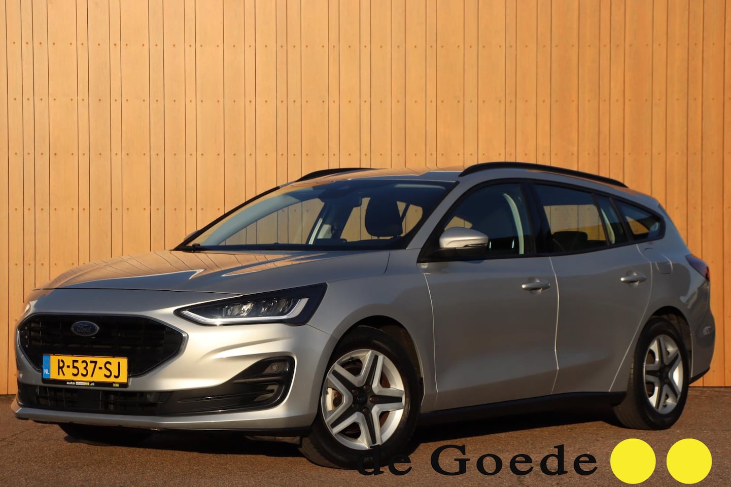 Ford Focus Wagon - 1.0 EcoBoost Hybrid Connected org.NL trekhaak - AutoWereld.nl