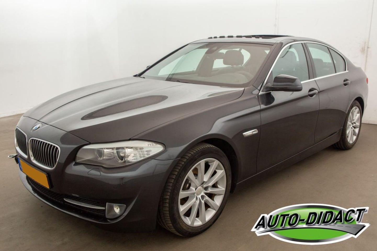 BMW 5-serie - 520i Automaat Leder Pano Clima Navi Upgrade Edition - AutoWereld.nl