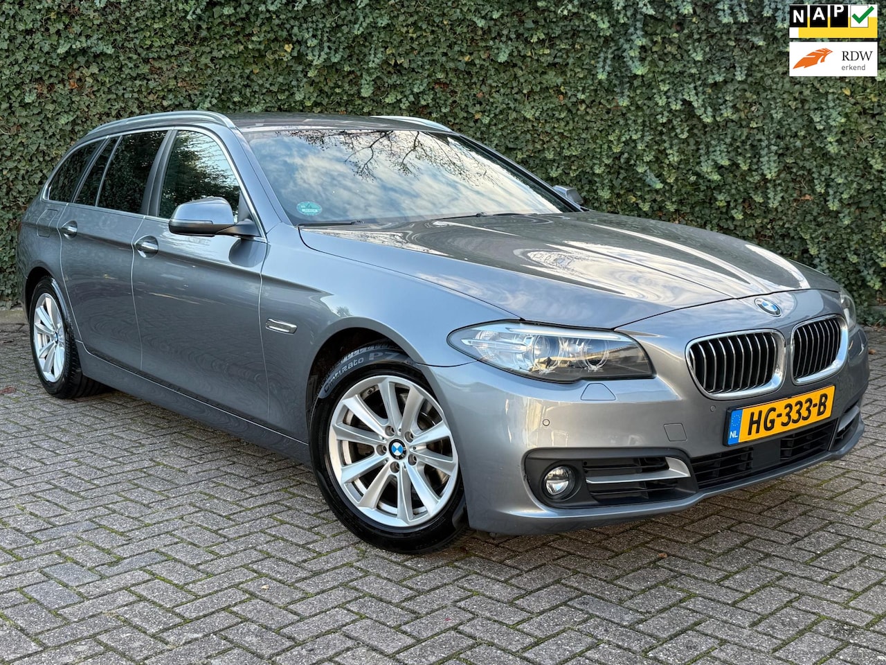 BMW 5-serie Touring - 518d Executive | Navi | Adaptive | Trekhaak - AutoWereld.nl