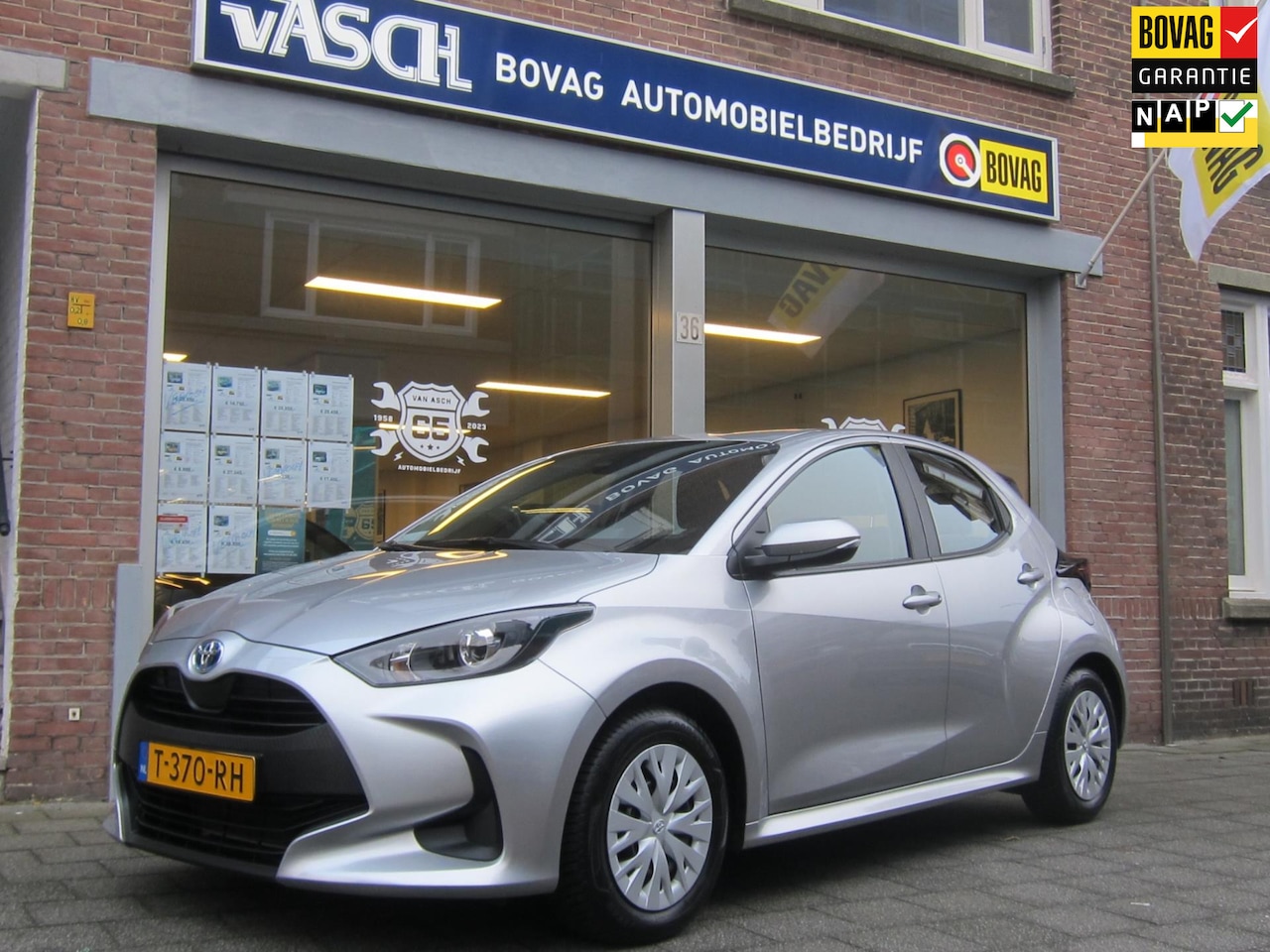 Toyota Yaris - 1.5 Hybrid Active Rijklaar Bovaggarantie - AutoWereld.nl
