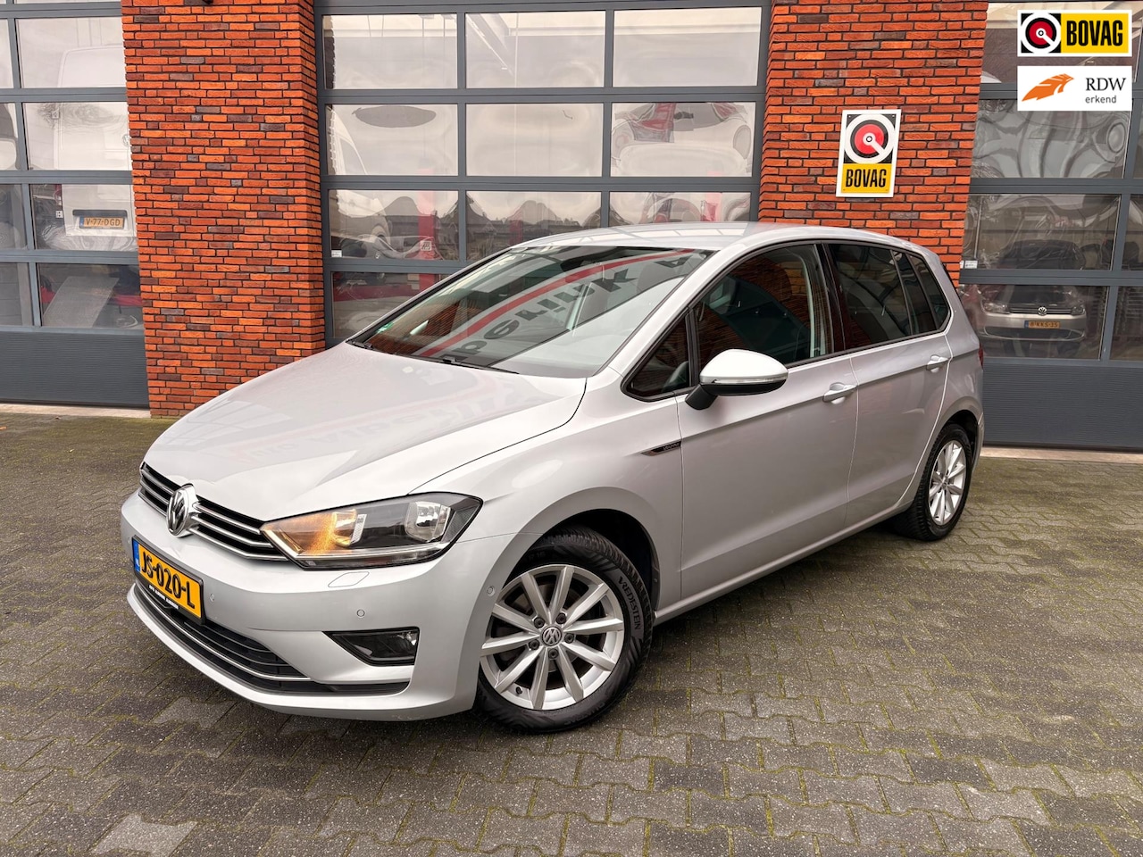 Volkswagen Golf Sportsvan - 1.2 TSI DSG Lounge |Achteruitrijcamera|Keyless|Stoelverwarming| - AutoWereld.nl