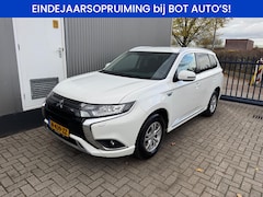 Mitsubishi Outlander - 2.4 PHEV Pure AIRCO / CRUISE / PARKEERSENSOREN / TREKHAAK / CAMERA