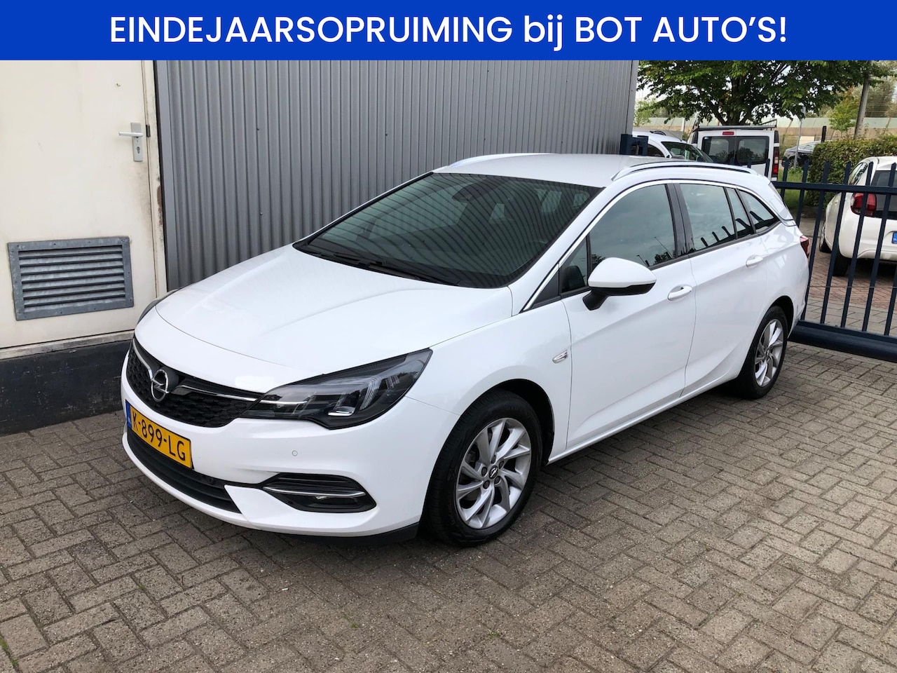 Opel Astra Sports Tourer - 1.2 Business Elegance / NAVI / CAMERA /HALF LEDER / ECC / CRUISE CONTR. - AutoWereld.nl
