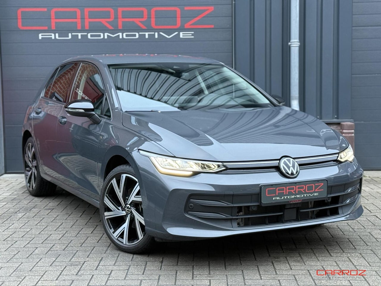 Volkswagen Golf - 1.5 eTSI Life Edition ACC LED Ambiance CarPlay - AutoWereld.nl