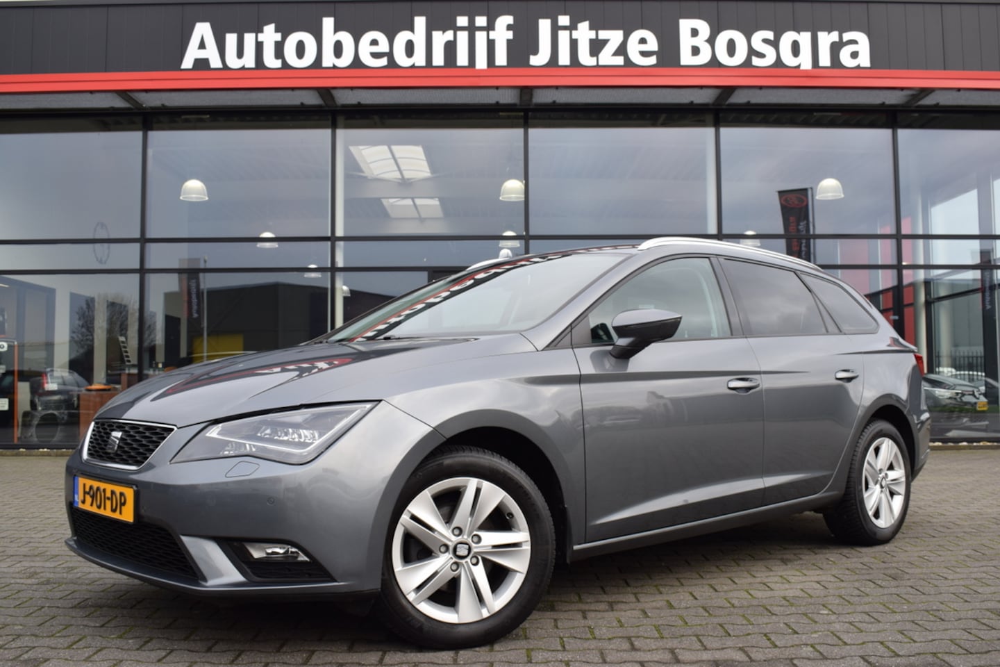 SEAT Leon ST - 1.2 TSi Style LED | Carplay | Sportstoelen | ECC | Stoelverwarming | Trekhaak | Volledig O - AutoWereld.nl