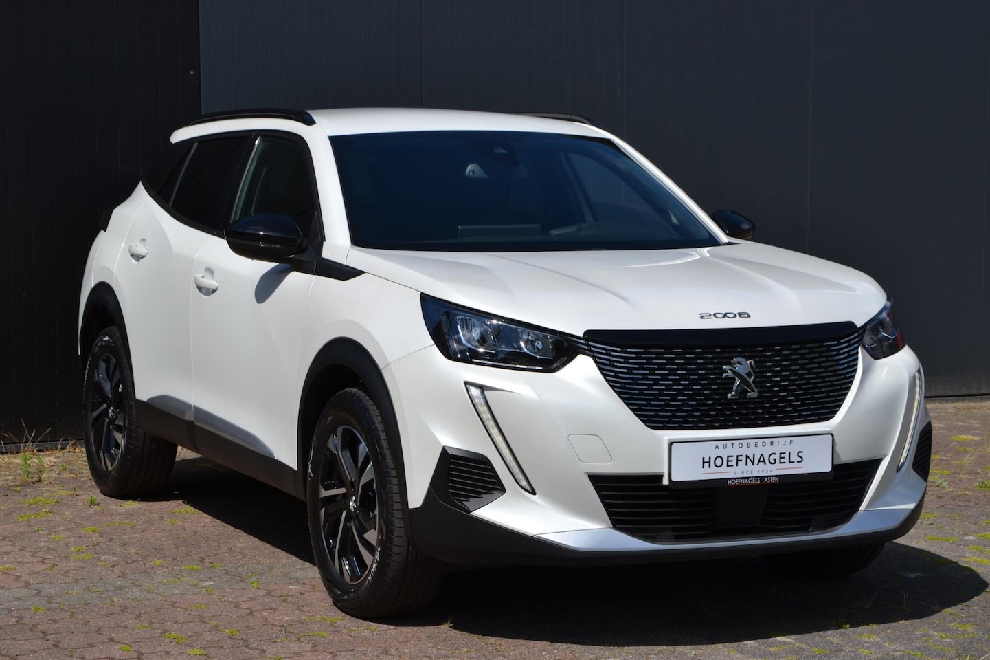 Peugeot 2008 - 1.2 PureTech 100 Allure * Navigatie * 3-D Cockpit - AutoWereld.nl