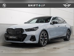 BMW i5 - M60 xDrive 84 kWh Bowers Wilkins | Panoramadak | CoPilot | Elektr. Trekhaak