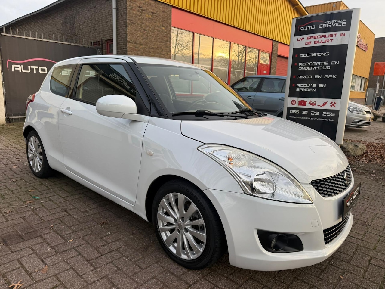 Suzuki Swift - 1.2 Exclusive Keyless|Cruise C.|Lmv|Airco|Stoel vew.|Apk|Beurt - AutoWereld.nl