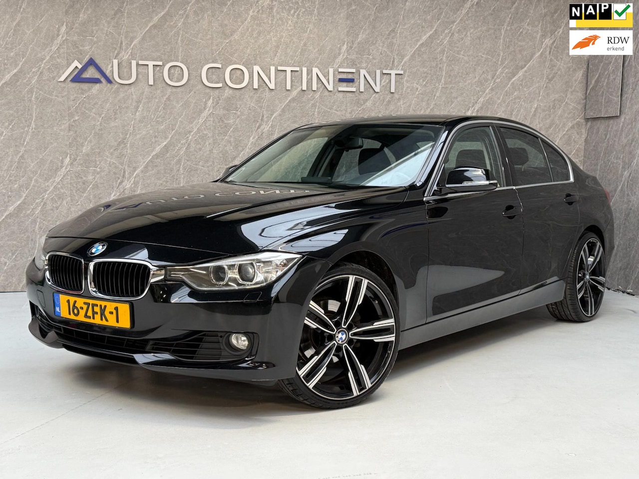 BMW 3-serie - 320i High Executive /Erg net /Leder /HUD /Groot scherm - AutoWereld.nl