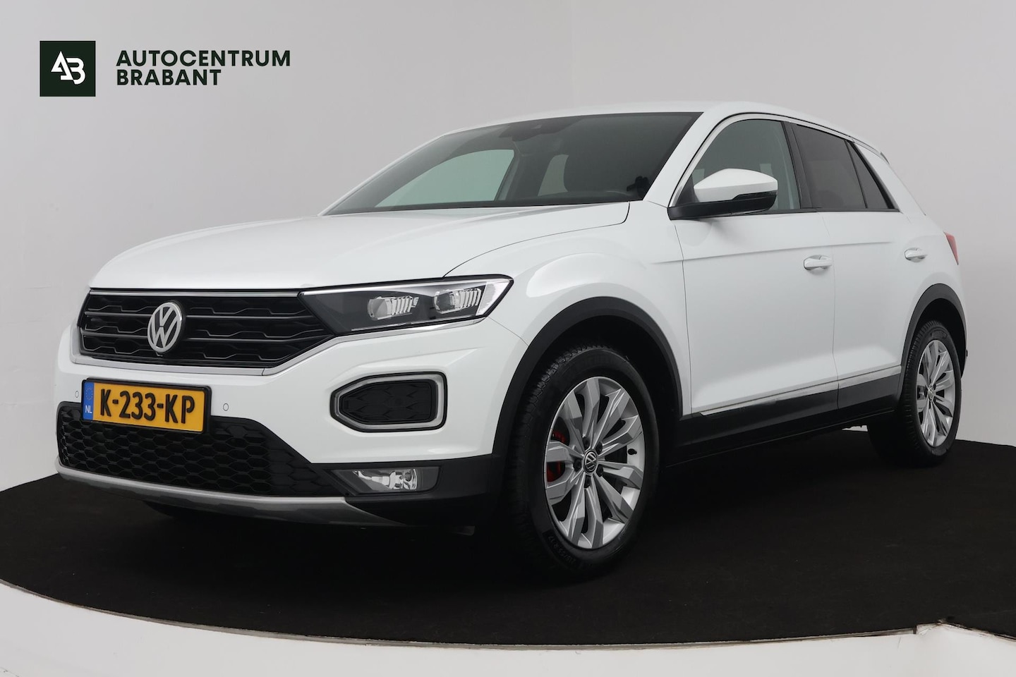Volkswagen T-Roc - 1.5 TSI Sport Automaat (NAVI, TREKHAAK, STOELVERWARMING, CAMERA, LED) - AutoWereld.nl
