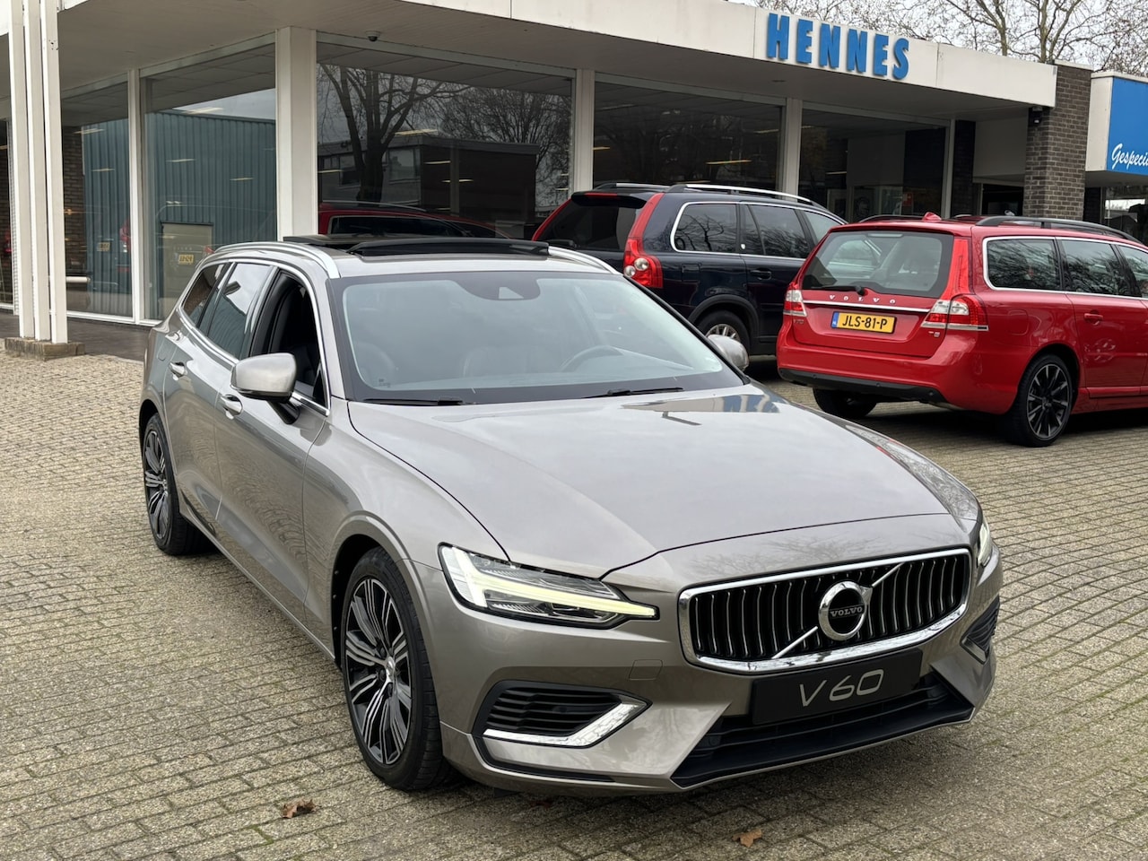 Volvo V60 - T8 AWD Inscription Pano DAB Stoelventilatie - AutoWereld.nl